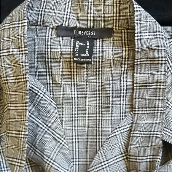 🌾 F21 cropped blouse - Picture 2 of 6